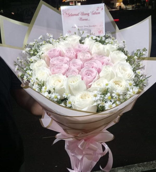 Hand Bouquet 10